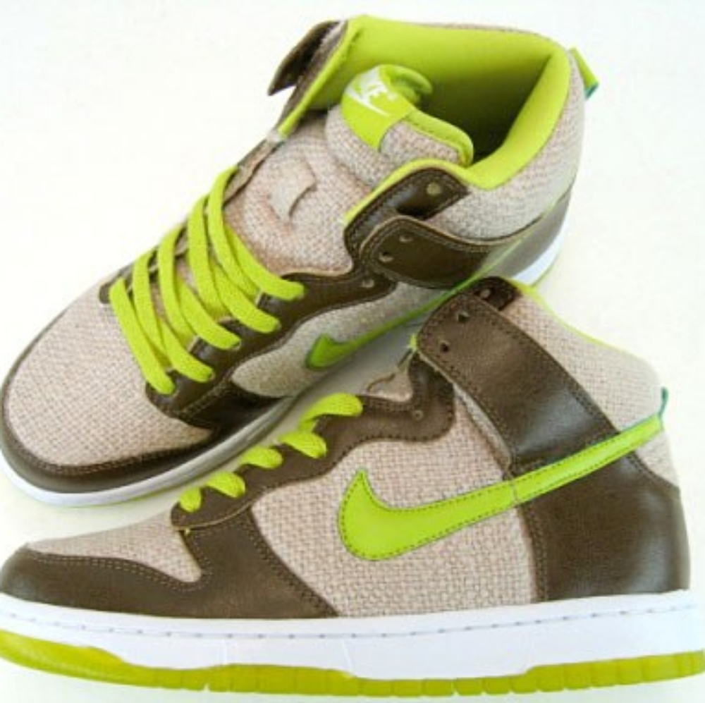 SOLD Authentic NIKE Dunk High Shreks (GS)